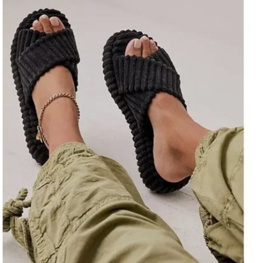 FREE PEOPLE Two Days In Ibiza Terry Slides / Black Corduroy cozy‎ Comfort Size 6
